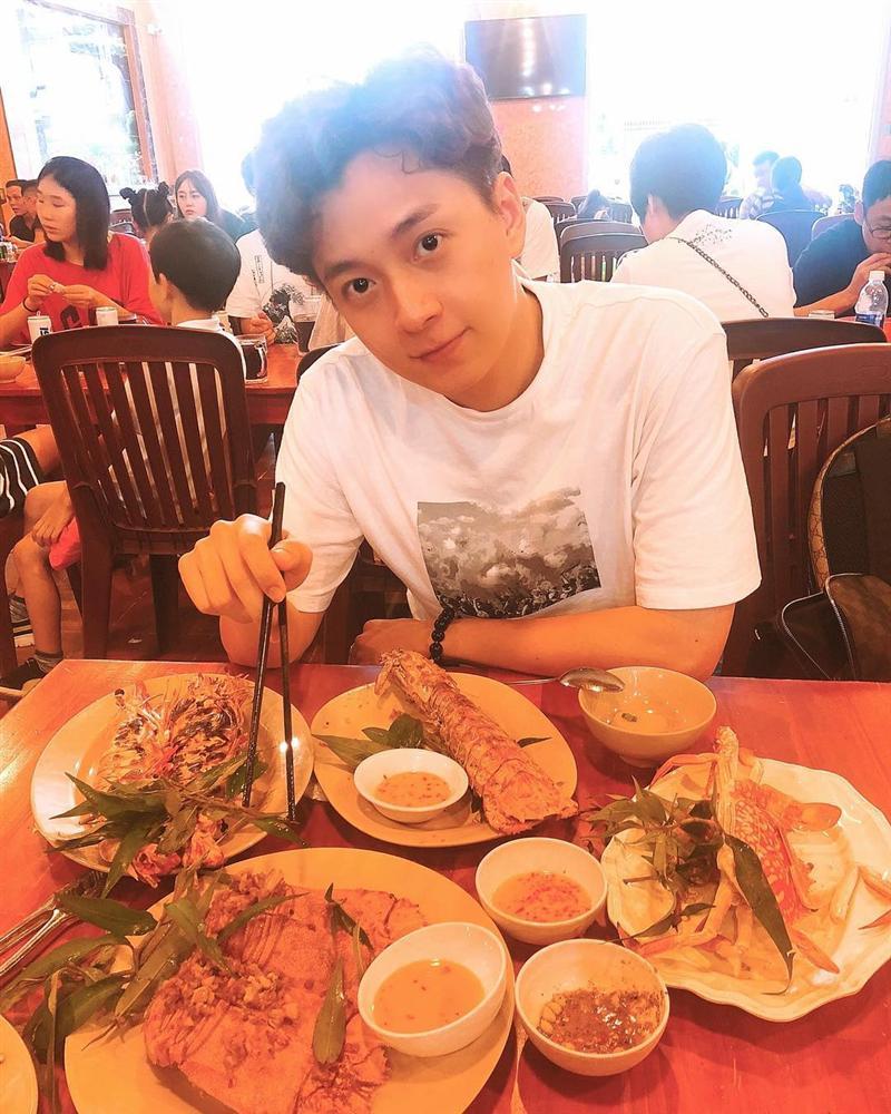 Thanh Hằng cùng Minh Hằng và Võ Hoàng Yến vật vờ sau hậu trường The Face-5