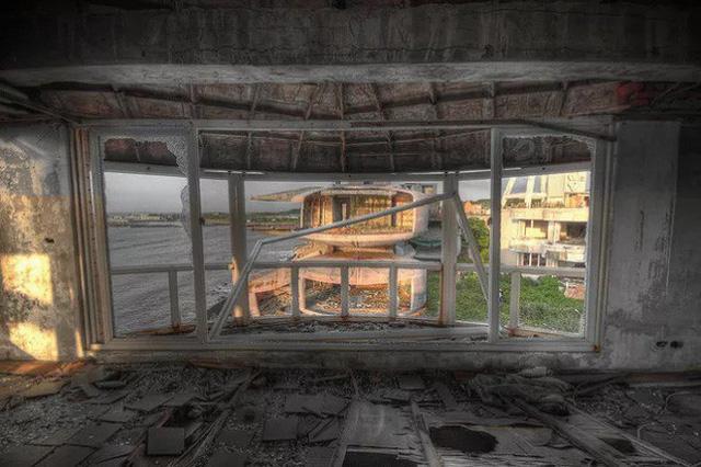 Khu nghỉ dưỡng cao cấp đóng cửa chỉ sau 2 năm khởi công vì hàng loạt cái chết bí ẩn-14