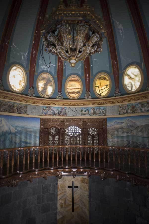 Lời nguyền bí ẩn về khách sạn ma ám bỏ hoang 50 năm giữa phố cổ-7