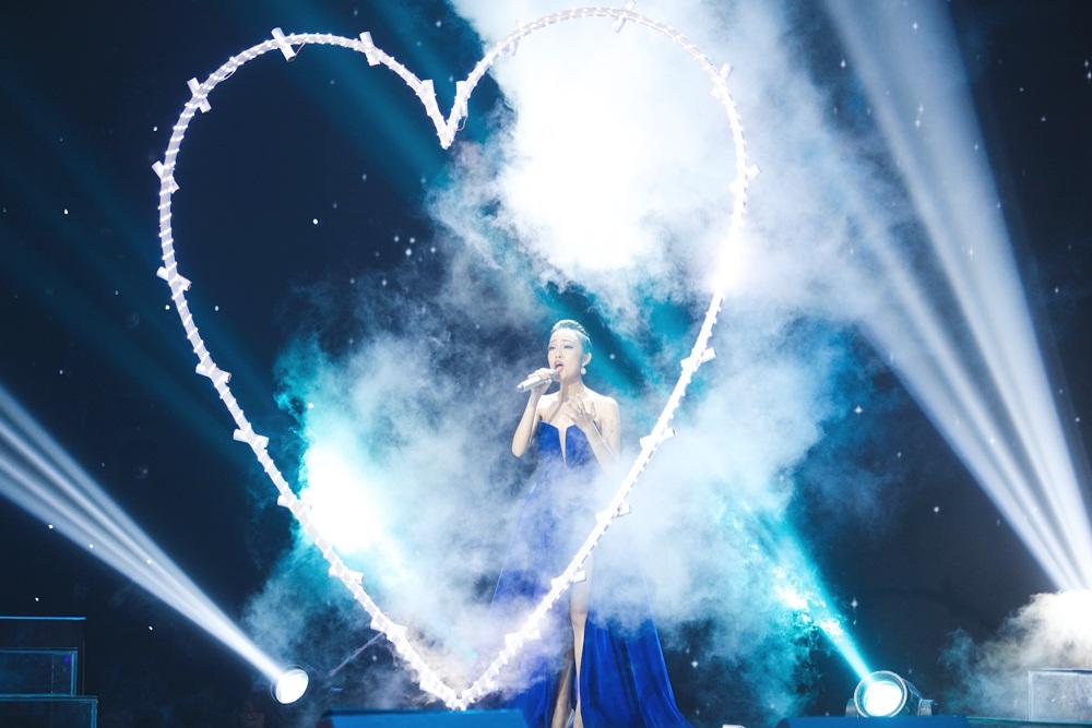 Minh Ngọc bất ngờ lột xác nhảy cùng vũ đoàn ngàn cân tại đêm Bán kết The Voice-2