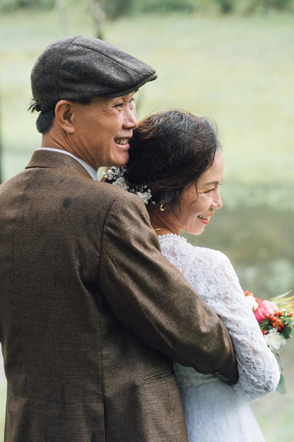 Cặp U60 chưa một lần chụp ảnh cưới và khoảnh khắc giới trẻ bảo nhau mình chạy dài chẳng kịp-12