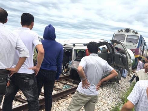 Nữ tài xế lái xe ngược chiều vun vút trên cao tốc Nội Bài - Lào Cai-2