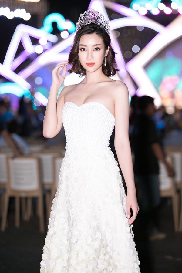 Hoa hậu Đỗ Mỹ Linh bất ngờ rũ bỏ mái tóc dài thay bằng mái tóc ngắn cá tính, đáng yêu hết cỡ-2