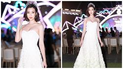 Hoa hậu Đỗ Mỹ Linh bất ngờ rũ bỏ mái tóc dài thay bằng mái tóc ngắn cá tính, đáng yêu hết cỡ