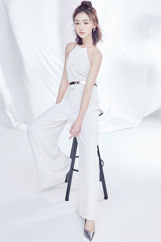 Phong cách thời trang nữ tính của Ngụy Anh Lạc Ngô Cẩn Ngôn-6