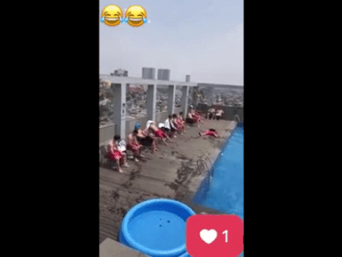 Không chỉ giỏi đá bóng thôi đâu, khi ăn mừng chiến thắng dàn cầu thủ U23 lầy lội lắm đấy