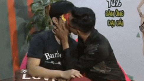 Bị chửi tơi bời, show hẹn hò mới dành cho giới trẻ Việt vẫn tiếp tục tung cảnh 'ướt át' đồng tính nam
