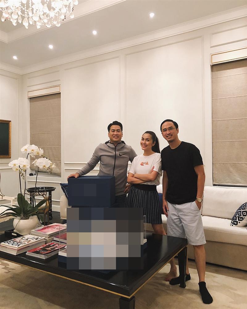 Tăng Thanh Hà rạng rỡ sánh đôi bên ông xã thân thiết cùng em chồng-1