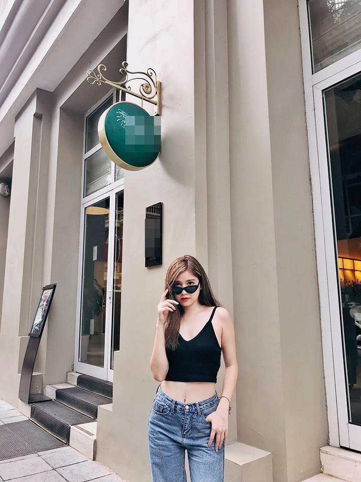 Than thở tăng cân nhưng điều mỹ nhân Quỳnh Búp Bê gây chú ý là để người lạ có hành động nhạy cảm lên vòng 1-2