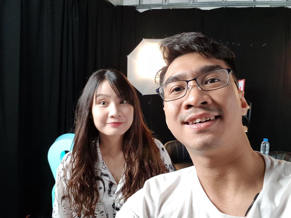 Than thở tăng cân nhưng điều mỹ nhân Quỳnh Búp Bê gây chú ý là để người lạ có hành động nhạy cảm lên vòng 1-8