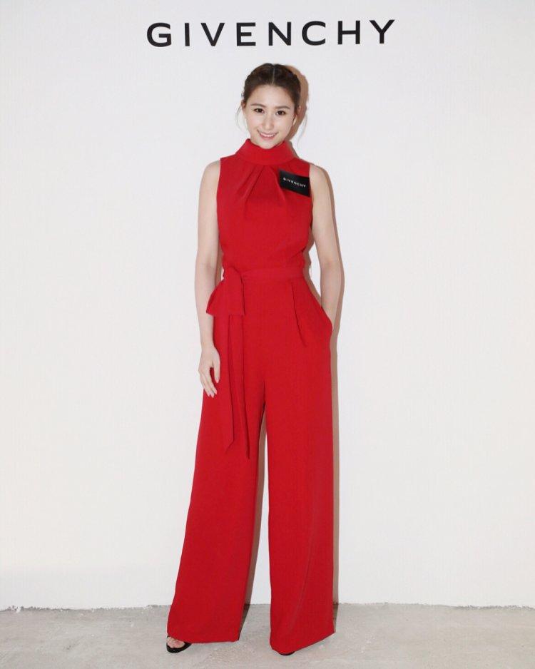 Vẻ đẹp ngọt ngào của ái nữ trùm sòng bạc đang hẹn hò cậu ấm nhà Thành Long-13