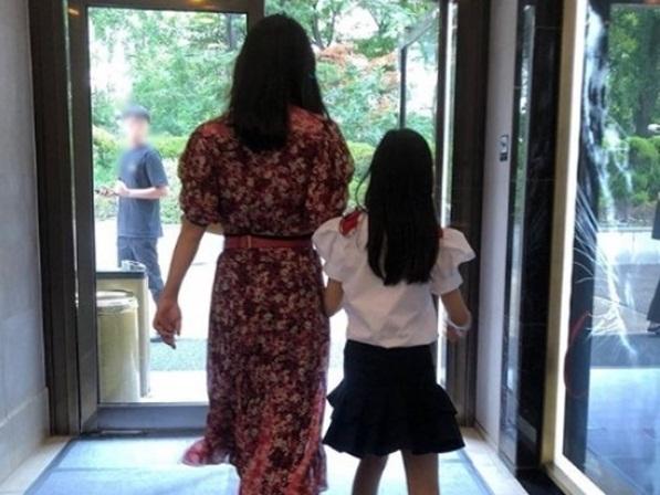 Kim Woo Bin đánh lẻ đi du lịch cùng Lee Jong Suk sau khi điều trị ung thư vòm họng-10