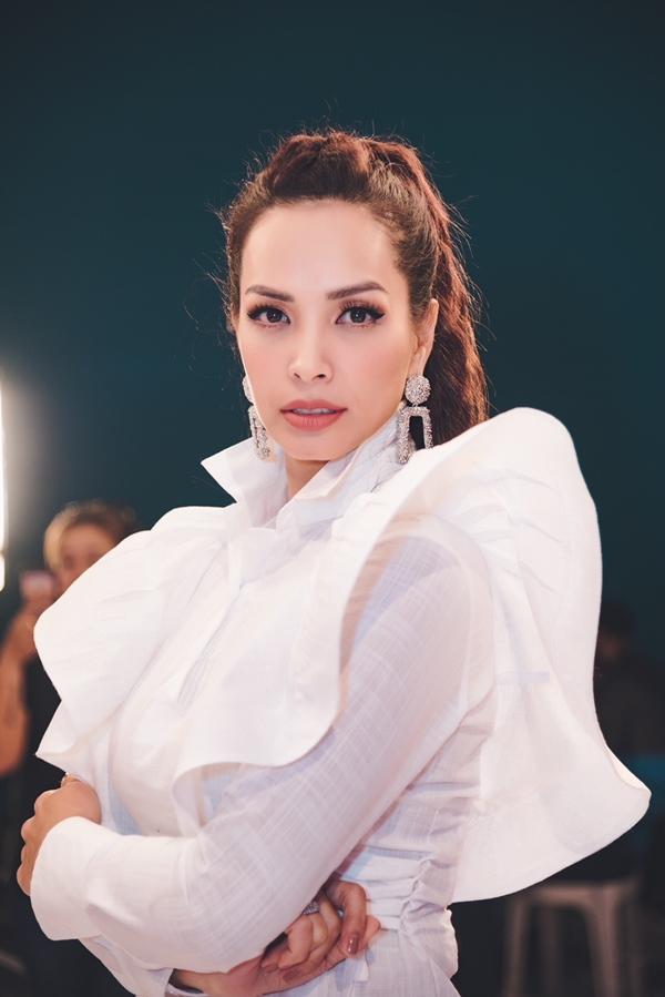 Thúy Hạnh thay 10 bộ quần áo trong một đợt ghi hình-7