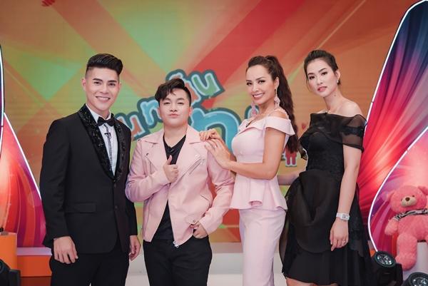 Thúy Hạnh thay 10 bộ quần áo trong một đợt ghi hình-19