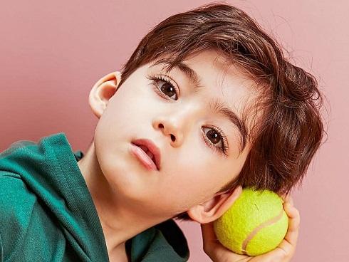 Cậu nhóc được mệnh danh 'đối thủ của Mason' ngày càng điển trai