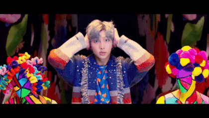 Những chi tiết thú vị bạn có thể bỏ qua trong MV IDOL của BTS-2