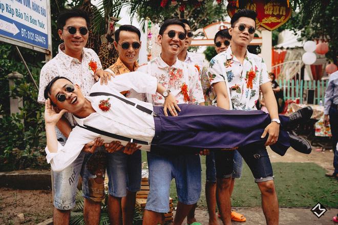 Đi dép tổ ong, diện quần áo thập niên 90: Còn đám cưới nào lầy lội hơn cặp đôi ở An Giang-9