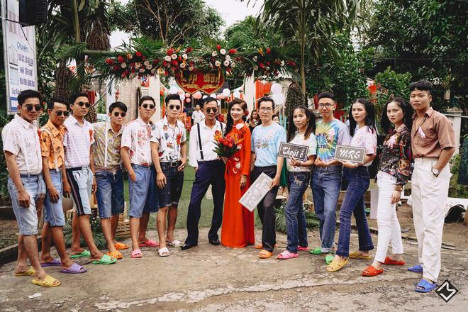 Đi dép tổ ong, diện quần áo thập niên 90: Còn đám cưới nào lầy lội hơn cặp đôi ở An Giang-11