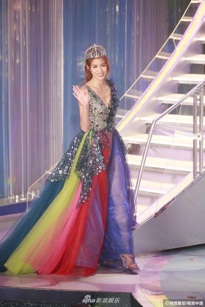 Cận cảnh nhan sắc ít nổi bật và vóc dáng cò hương của Hoa hậu Hong Kong 2018-12