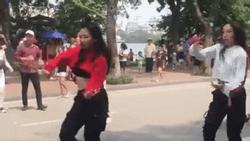 Dân mạng phát sốt trước màn 'quẩy' như dancer chuyên nghiệp của 'hotgirl World Cup' Trâm Anh