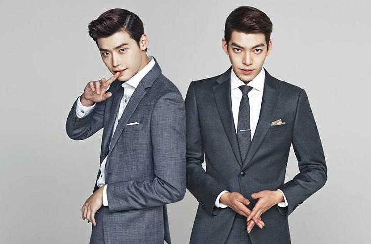 Kim Woo Bin đánh lẻ đi du lịch cùng Lee Jong Suk sau khi điều trị ung thư vòm họng-1