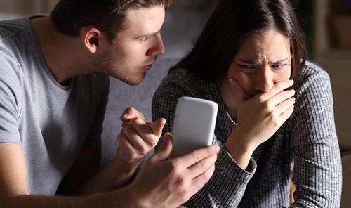 Giữ cho bạn gái đến khi cưới, chàng trai điếng người khi thấy vỉ thuốc tránh thai-1