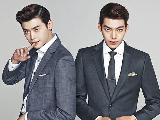 Kim Woo Bin 'đánh lẻ' đi du lịch cùng Lee Jong Suk sau khi điều trị ung thư vòm họng