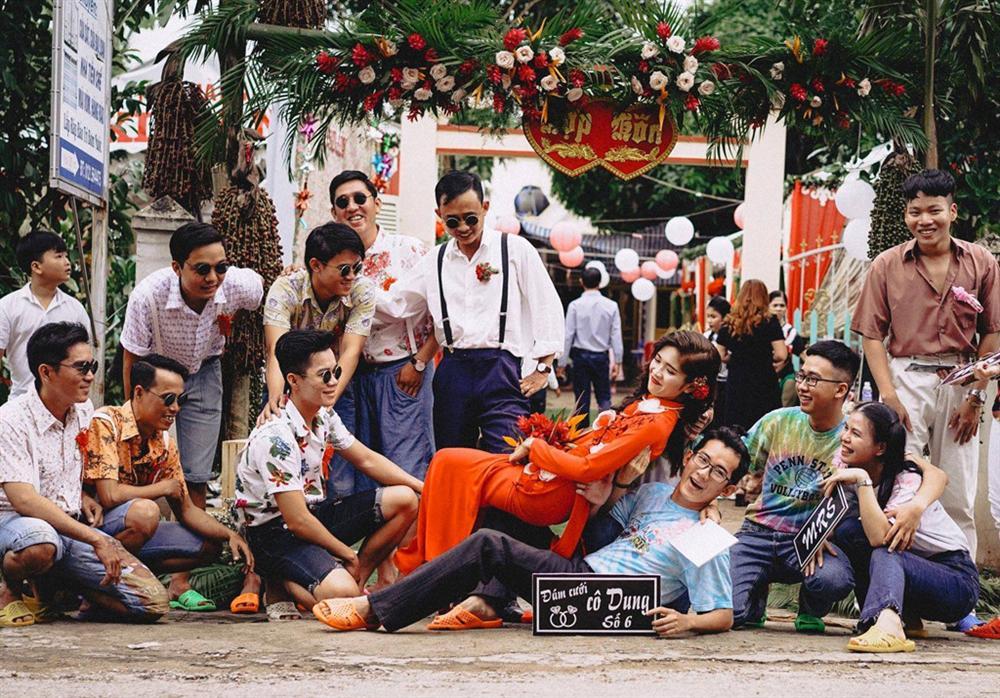 Đôi trẻ An Giang mượn quần áo cha mẹ tái hiện đám cưới những năm 80-8