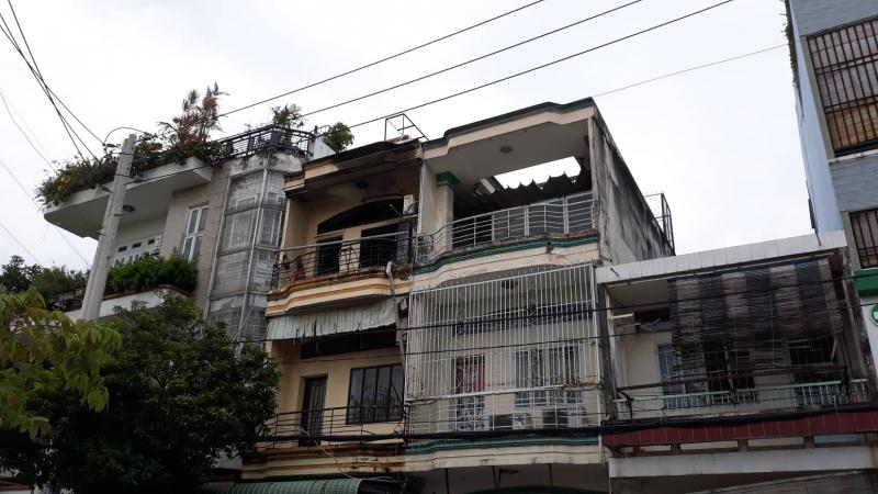 Cháy lớn trong căn nhà 3 tầng khiến 1 người đàn ông tử vong-1