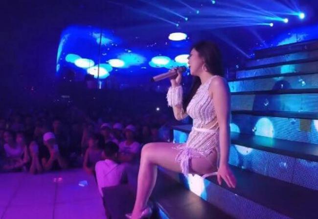 Mỹ nhân Việt bị sàm sỡ, đụng chạm vòng một và phản ứng bất ngờ-6