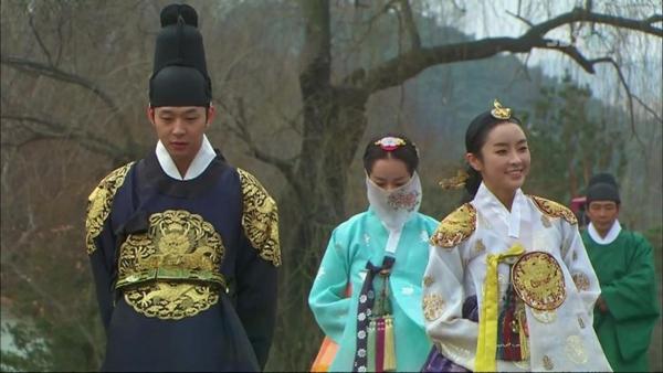 Phim Hàn nào cũng vậy, nhân vật hễ xuyên không là thiếu muối hẳn!-1