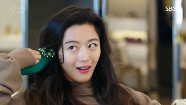 Phim Hàn nào cũng vậy, nhân vật hễ xuyên không là thiếu muối hẳn!-4