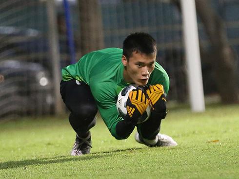 Văn Toàn ghi bàn, nhưng chúng ta không thể quên 'bàn tay vàng' Bùi Tiến Dũng