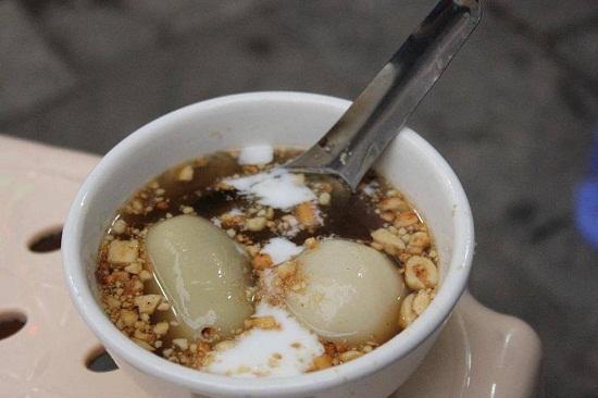 6 quán chè nóng thơm ngon sưởi ấm lòng nổi tiếng ở Hà Nội ngày mưa-2