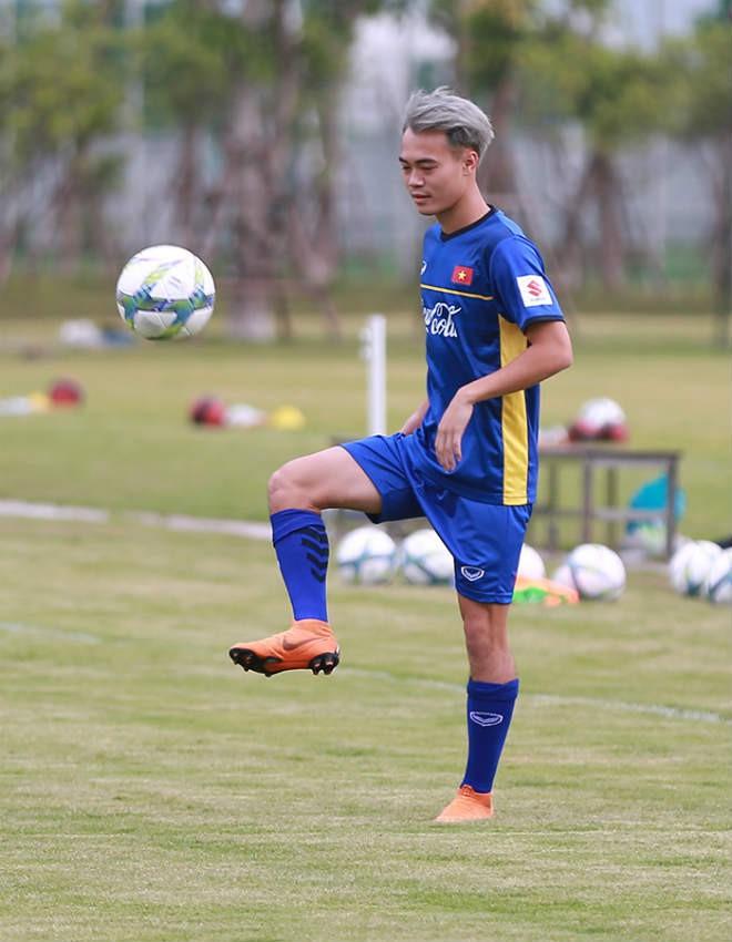 Văn Toàn U23 Việt Nam ghi bàn lịch sử làm giới trẻ rủ nhau đi nhuộm tóc bạch kim-9