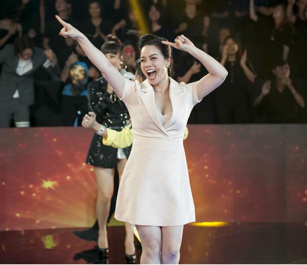 Nhật Kim Anh, Diễm My dừng quay, mừng chiến thắng của Olympic Việt Nam-4