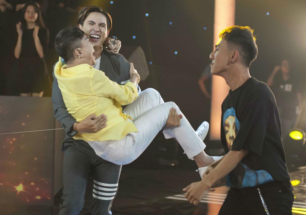 Nhật Kim Anh, Diễm My dừng quay, mừng chiến thắng của Olympic Việt Nam-5