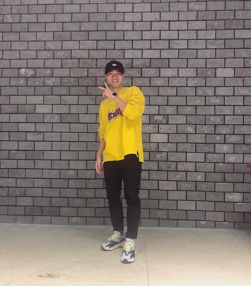 Ngoài mái tóc chất nhất U23 Việt Nam, soái ca Văn Toàn sở hữu gu thời trang cực bảnh-3