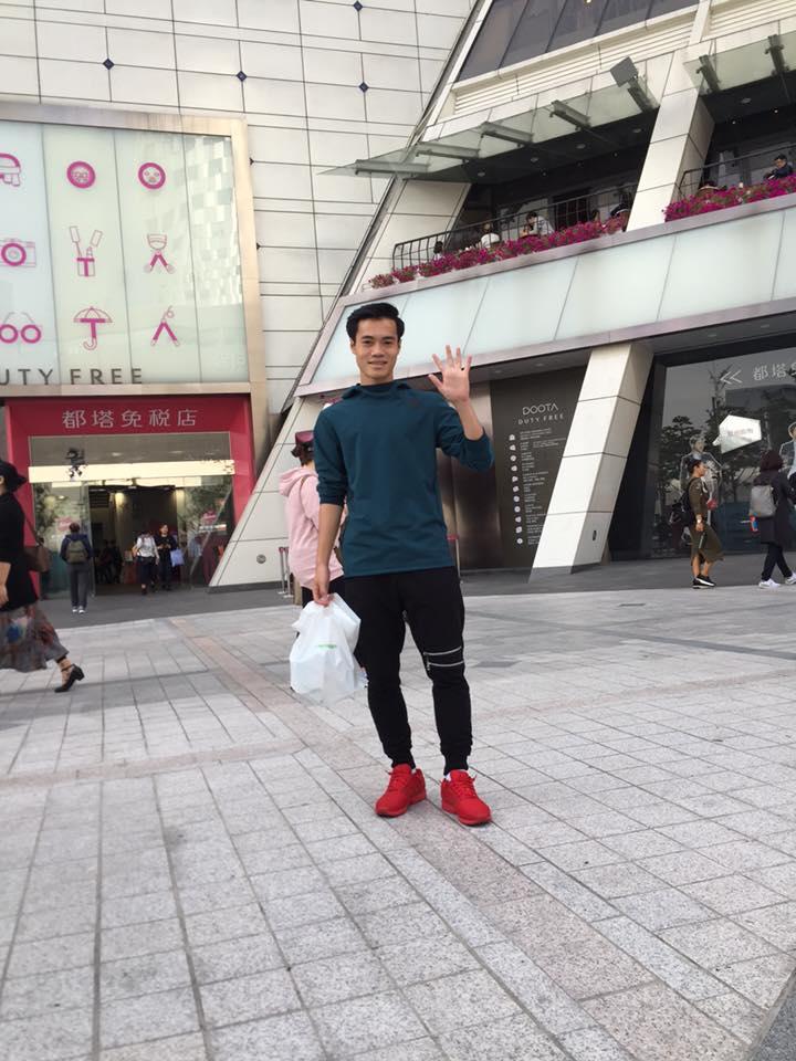 Ngoài mái tóc chất nhất U23 Việt Nam, soái ca Văn Toàn sở hữu gu thời trang cực bảnh-4