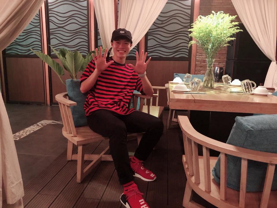 Ngoài mái tóc chất nhất U23 Việt Nam, soái ca Văn Toàn sở hữu gu thời trang cực bảnh-12