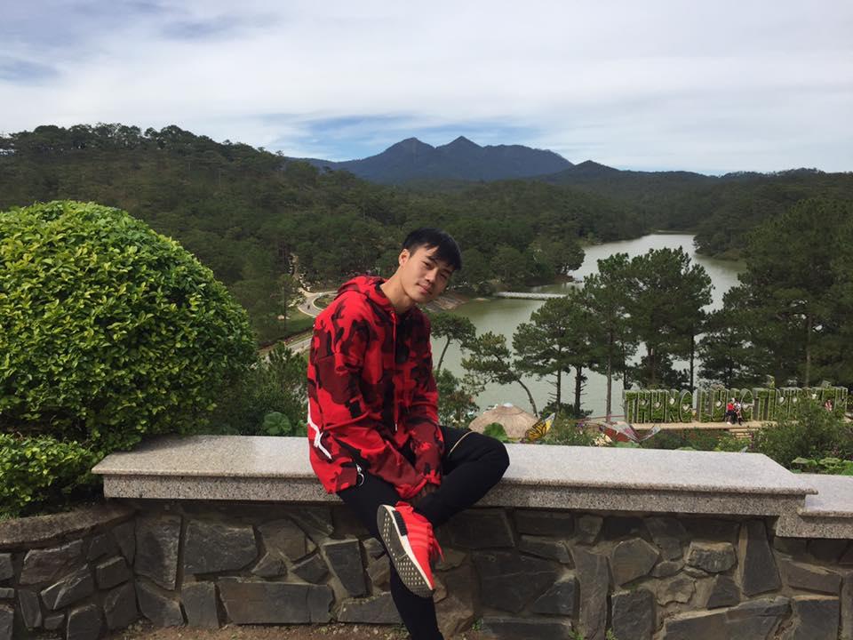 Ngoài mái tóc chất nhất U23 Việt Nam, soái ca Văn Toàn sở hữu gu thời trang cực bảnh-8