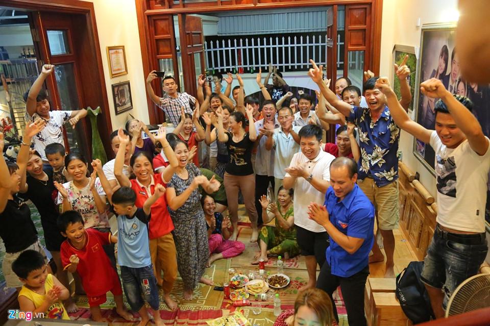 Văn Toàn gọi về nhà ngay sau trận đấu lịch sử-1