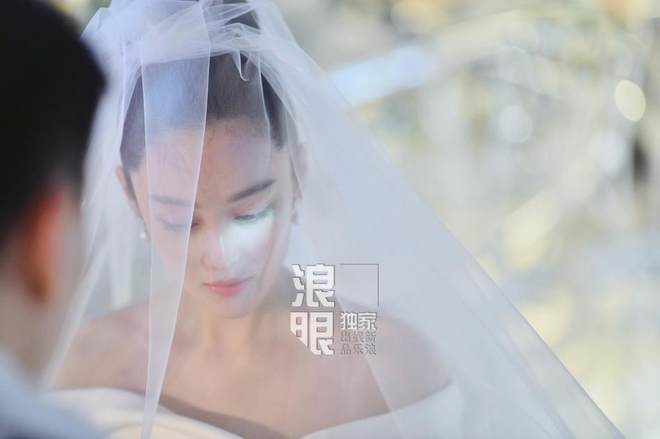 Trương Hinh Dư rơi nước mắt trong hôn lễ: Tình yêu của chúng ta phải chịu nhiều áp lực-8