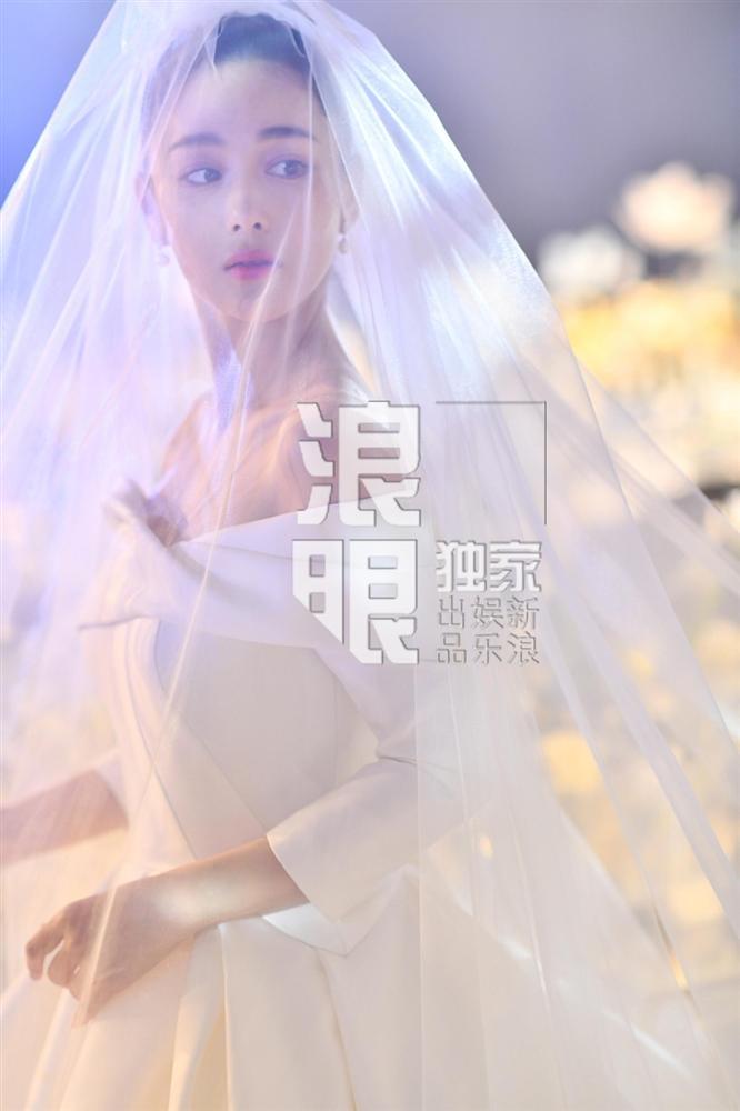 Trương Hinh Dư rơi nước mắt trong hôn lễ: Tình yêu của chúng ta phải chịu nhiều áp lực-9