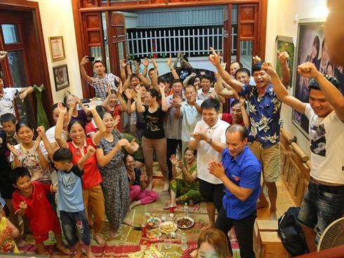 Văn Toàn gọi về nhà ngay sau trận đấu lịch sử