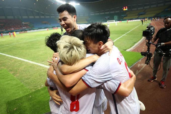 Nói về bàn thắng 1-0 với Syria, trợ lý HLV Park Hang Seo cho biết: Chưa bao giờ đội nhà kiệt sức đến thế-3