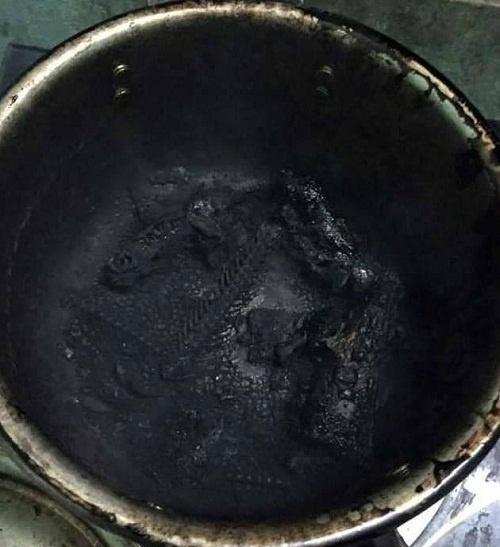 Chết cười với những hình ảnh thảm họa nấu ăn của hội chị em khi vào bếp-6