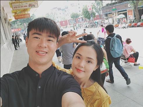 Ở 'hậu cung' người yêu Duy Mạnh nhắn: 'Tiếp bao nhiêu cá sang mà vẫn chuột rút'