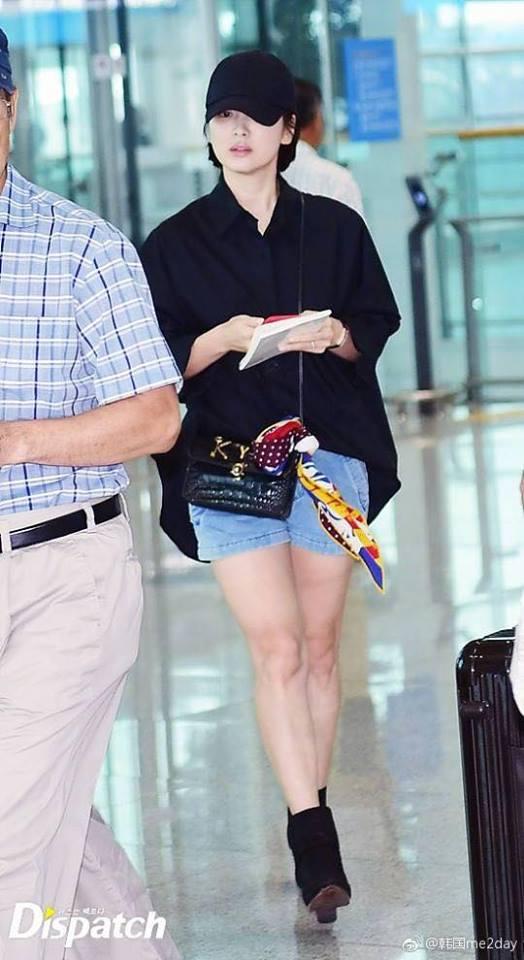 Xuống tóc ngày càng ngắn, Song Hye Kyo xuất hiện với vẻ cá tính khác lạ-4