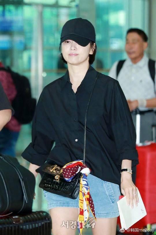 Xuống tóc ngày càng ngắn, Song Hye Kyo xuất hiện với vẻ cá tính khác lạ-7